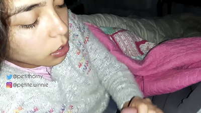 Rwy'n llyncu LLAETH cronedig FY GŴR - YN DANGOS TONGUE GYDA CUM